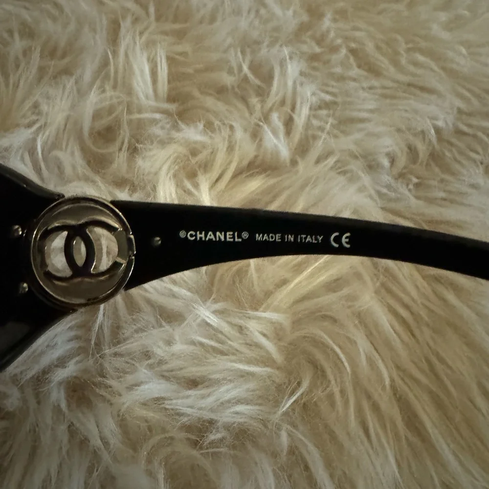 Chanel Black Sunglasses with Silver Accents - Picture 4 of 8